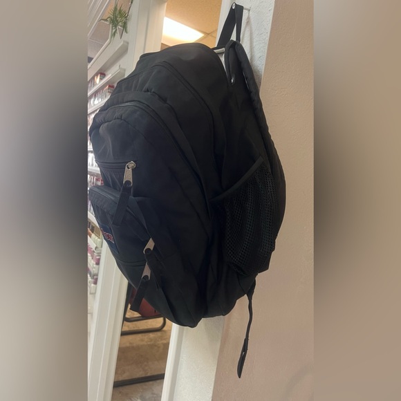 JANSPORT large backpack. In very good condition. - Picture 4 of 4